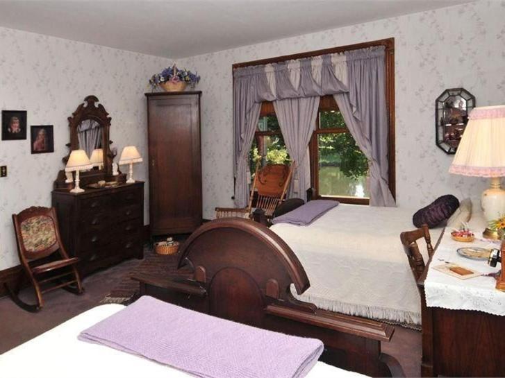Victorian Loft Bed And Breakfast Клиърфийлд Стая снимка