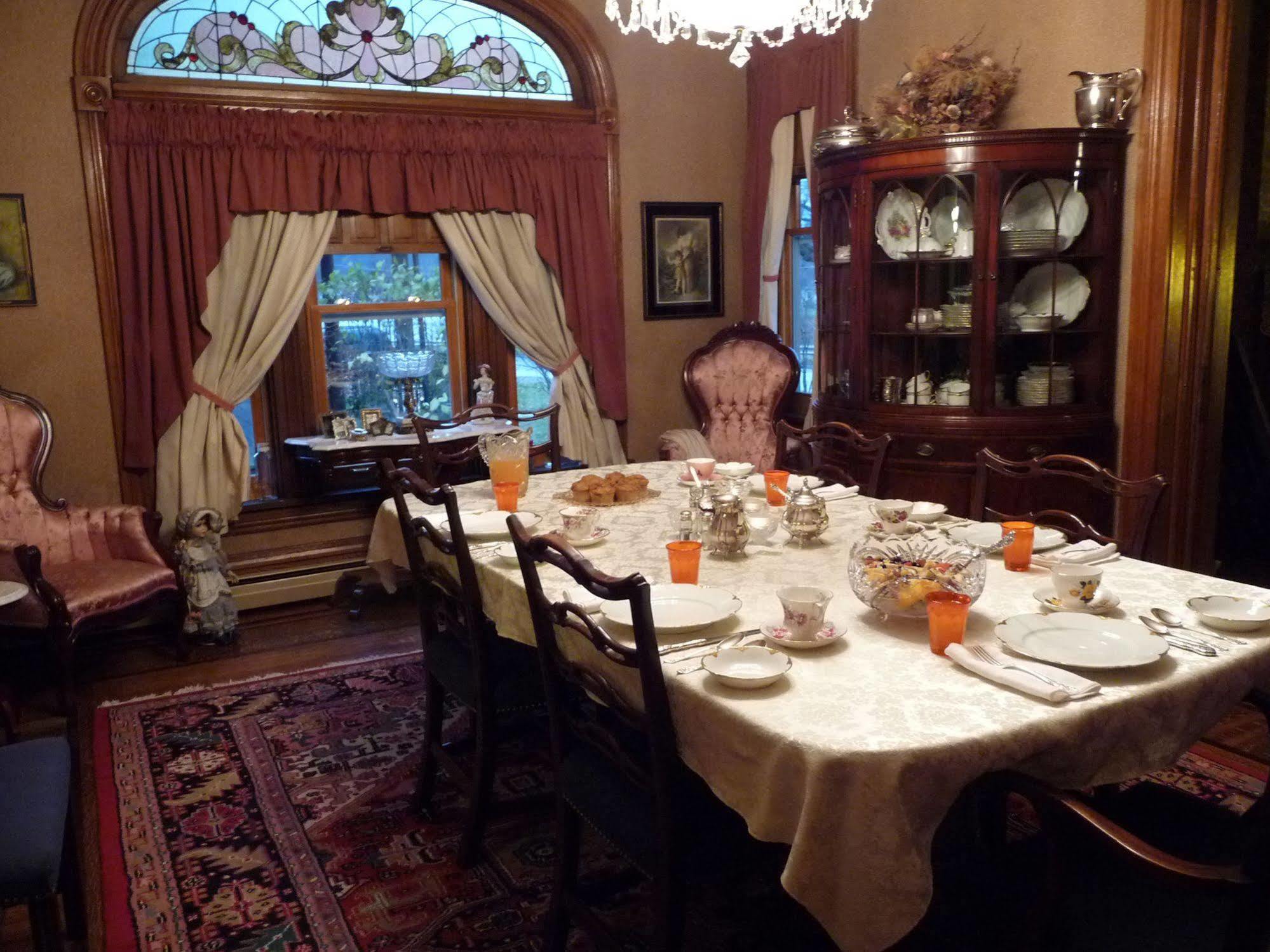 Victorian Loft Bed And Breakfast Клиърфийлд Екстериор снимка